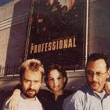 A woman, dancing provocatively to the enjoyment of other nightclub patrons, is abruptly hit in the face by hubert florentini, a commisaire of the french police. Secret Cinema On Twitter Gang S All Here Natalie Portman Luc Besson And Jean Reno At A Screening Of Leontheprofessional In 1994