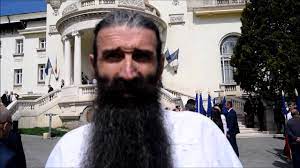 Stegarul dac protestează urcat pe o macara din piața romană. Stiripesurse Ro Stegarul Dac Despre Colaborarea Cu Marian Munteanu Youtube