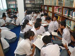 Gambar kartun anak membaca buku di perpustakaan, gambar orang sedang membaca buku di perpustakaan, gambar anak membaca buku, gambar membaca buku, gambar animasi. Mendekatkan Anak Dengan Perpustakaan Dinas Pendidikan Kabupaten Blora