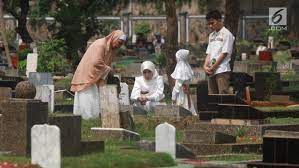 Entah kamu dekat dengan mendiang atau sekadar mengenalnya, kamu dapat menyampaikannya. Tata Cara Ziarah Kubur Sesuai Sunnah Dalam Ajaran Islam Citizen6 Liputan6 Com
