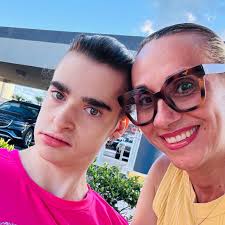 Hello everyone, We are Victoire and Eléonore, two French friends, 27 years  old, cycling 25,000 km in one year from Alaska to Patagonia. Right now we  are in Canada. Both of our