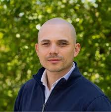 Meet up with the team before 20km of Brussels. I am rather a free rider,  running to enjoy the beauty of the countryside. « Timing is everything »,  but