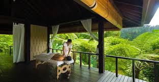 Vous Ne Pouvez Pas Venir A Bali Sans Profiter D Un Modelage Balinais Une Tradition Balinaise Cette Technique Ancestrale S Apprend Dans De Bali Balinais Ubud