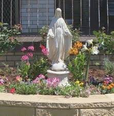 Mary Garden Flowers Choosing Flowers For Your Mary Garden Marian Garden Marian Garden Garden Statues Prayer Garden
