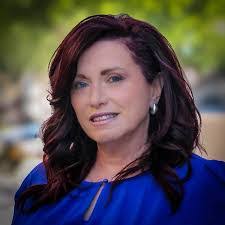 Nichole Peak's Instagram, Twitter & Facebook