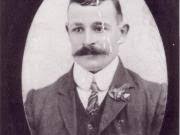 Ernest Locke's Instagram, Twitter & Facebook