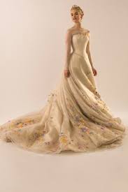 The Wedding Dress Of Cinderella The Movie Lily James Will Wear This Romantic Design Of Sandy Powell With Grace Baljurken Mooie Jurken Trouwjurk