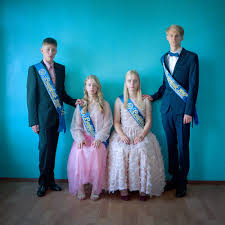 Prom Pictures of Ukrainian Teens on the Verge of an Uncertain Adulthood |  The New Yorker