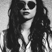 Larissa Roman (larissaroms)