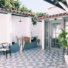 Modern Geometric Patterned Floor Tiles In An Outdoor Patio Space Patio Tiles Patio Design Patio Flooring