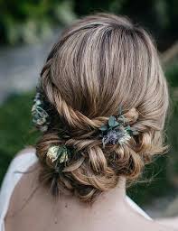 The best hairstyles for round faces. 20 Best Hairstyles For Brides With Round Faces