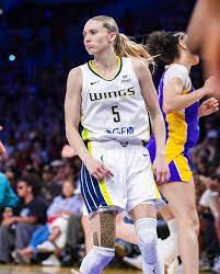 THAT HUSKY DNA 🤌🐾 UConn alums Paige Bueckers and Stephon Castle were both awarded ROTY honors in 2025. #NCAAWBB