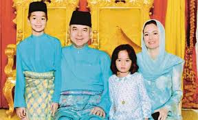 Sultan nazrin muizzuddin shah was also conferred an honorary master of business administration by the cranfield institute of technology, united kingdom in 1993, an honorary doctor of economics by soka university, japan in 1999 and an honorary membership of magdalene college, university of. Fair And Humble Ruler Pressreader