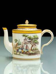 Theiere Litron De Sevres Couverte En Porcelaine Tendre A Decor Polychrome De Deux Scenes De Villages Animees Avec Bass Porcelaine De Sevres Porcelaine Theiere