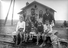 Lungmetrajul românesc „țara moartă, regizat de radu jude, va avea premiera internațională la festivalul internațional de film de la locarno. Critica The Dead Nation Cineuropa