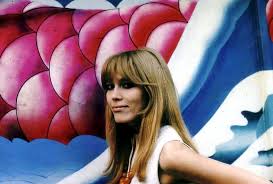 Ze was tijdens de laatste 15 jaar van zijn leven zijn partner en zijn muze. Amanda Lear Queen Of Chinatown