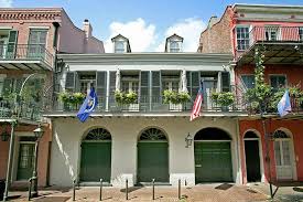 Go Inside 8 Amazing Celebrity Estates Up For Sale New Orleans Mansion New Orleans Homes Celebrity Houses