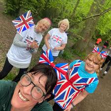 A gorgeous sunrise at parkrun this morning for set up and there was lots to  check out with so many parkruns cancelled across the country due to the  cold conditions. Carole, Gerry