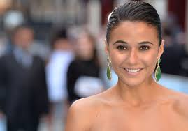 The actress is currently single, her starsign is sagittarius and she is now 43 years. Superman Lois Emmanuelle Chriqui Cast As Lana Lang