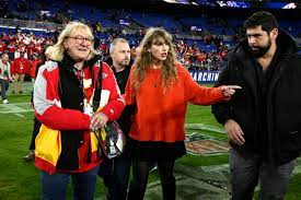 Taylor Swift greets Super Bowl-bound Travis Kelce with a kiss after Chiefs win the AFC title game - The Press Democrat