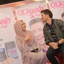Check spelling or type a new query. Aksi Neelofa Teman Fattah Amin Main Futsal Curi Perhatian