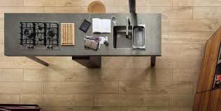 Ihre gemeinsame grundform verbindet die fliesen miteinander, auch wenn sie sich farblich stark voneinander unterscheiden. Kuche In Beige Grau Oder Taupe Fliesen In Neutralen Farben Marazzi