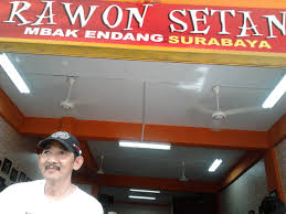 Kedai rawon ini berada di kawasan tengah kota tepatnya terletak di jalan embong malang nomor 78, genteng, surabaya persis di depan hotel jw marriot surabaya. Rawon Setan Lezatnya Bikin Kesetanan
