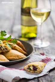 Empanadas Rezept Vegetarisch Mit Ziegenkase Balsamico Schalotten Und Mangold Pesto Nicest Things Empanadas Rezept Empanadas Rezepte