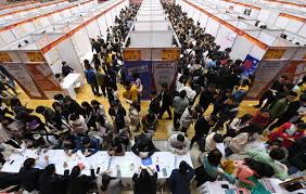 Multimedia) China reports lower unemployment rate in March - Xinhua |  English.news.cn