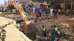 الأرض انشقت فجأة.. هبوط مفاجئ بطريق رئيسي في مصر والسلطات تنقذ الموقف