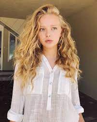 Sophie is a natural blonde, but dyed her hair red for the role of sansa back when she was 13. Amiah Miller Hollywood Actress Biography Latest Photos Blonde Actresses Blonde Beauty Beauty Girl