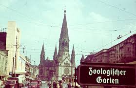 Am Bahnhof Zoo Mit Blick Zur Gedachtniskirche Berlin 30 40er Jahre Berlin