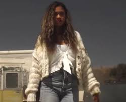 She has earned a lot of fame for herself at a very young age. Madison Bailey 12 Facts About The Outer Banks Actress You Probably Didn T Know Popbuzz