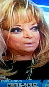 Sí, ya lo sé, no tiene nada que ver. La Ventana Indiscreta De Julia Endora