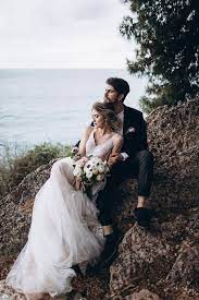 Romántic wedding photo pose ideas. Top 20 Romantic Wedding Photo Pose Ideas Hi Miss Puff