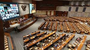 Peranan utama kebudayaan kebangsaan seperti mana yang ditekankan dalam dasar kebudayaan kebangsaan ialah mewujudkan satu identiti nasional bagi masyarakat berbilang kaum yang terdapat di malaysia. Selain Mengesahkan Undang Undang Apa Saja Fungsi Tugas Dan Wewenang Dpr Ri Tribun Batam