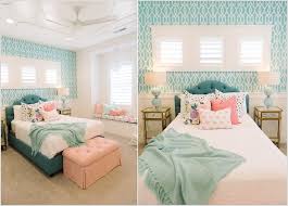 10 أفكار لتخصيص خلفية السرير بالنوافذ في غرفة النوم