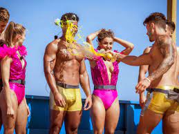 Love island makers say lgbt contestants bring 'logistical difficulties'. Love Island 2021 Rtl2 Granaten Alarm Folge 15 Zum Nachlesen Film Tv Serien
