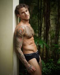 Jogador larga futebol para faturar R$ 50 mil por mês no Onlyfans - Guia Gay  BH
