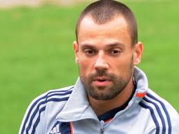 Após beijar morena em Carnaval, jogador perde mulher e amante