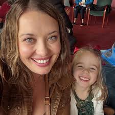 Hi I have a little barrel pond, just a solar fountain no pump, and a couole  of small goldfish What are the best pond plants to help keep the water  clear? It