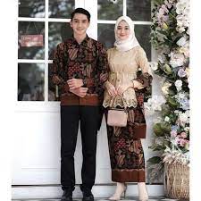 Nah, berikut ini ada beberapa inspirasi baju tunangan yang dapat anda gunakana. Aisya Baju Batik Couple Modern Untuk Keluarga Kondangan Lamaran Pernikahan Terbaru Juli 2021 Harga Murah Kualitas Terjamin Blibli