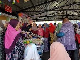 Sekolah kebangsaan saujana juga tidak terkecuali daripada mengadakan sambutan hari yang meriah ini. Guru Kaunseling Nurhaiza Che Mat Sambutan Rimup Hari Raya Sekolah