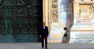 Concerto de andrea bocelli dividido em duas datasmay 07, 2021. Coronavirus Il Concerto Di Andrea Bocelli Dentro Il Duomo Di Milano E Sul Sagrato Deserto Il Fatto Quotidiano