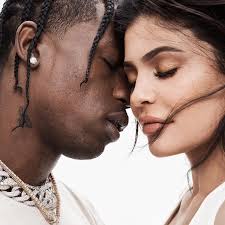 Tunjukkan Pose Seksi, Kylie Jenner dan Travis Scott Ungkap Hubungan  Cintanya