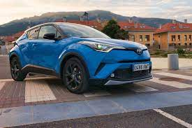 El toyota chr es un ejemplo claro, con un restyling tras tres años de vida en el mercado, que se suman a los sistemas híbridos del mercado. Toyota C Hr Hibrido Hackercar