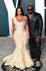 Kim kardashian memakai gaun klasik, salah satu koleksi rancangan alexander mcqueen, yang merupakan kado natal dari sang suami, kanye west. Kim Kardashian Reveals North West Has A Private Tiktok Account Exclusive Entertainment Tonight