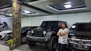 Tapi tentunya, yang menarik minat anda sebagai petrolhead adalah garasi berukuran 5.250 kaki persegi yang dapat menampung hingga 25 kendaraan. Miliki Mobil Dan Motor Mewah Di Garasi Limbad Hanya Sebuah Titipan Illahi Tribun Medan