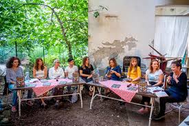 A felnőttek vagy a gyerekek csinálnak nagy ügyet belőle, ha mássággal találkoznak? A Haromfulu Nyuszi A Gyaszolo Gonosz Mostoha Es Huvelyk Panna Akinek A Valas Lett A Happy End 24 Hu