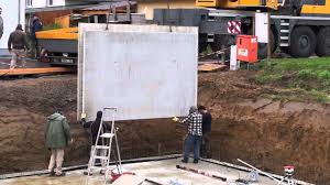 Ein fertigkeller in der komplettversion wird für ein einfamilienhaus nicht unter 30.000 eur kosten. Keller Mit Weisser Wanne Erstes Beton Wandelement Gesetzt Youtube